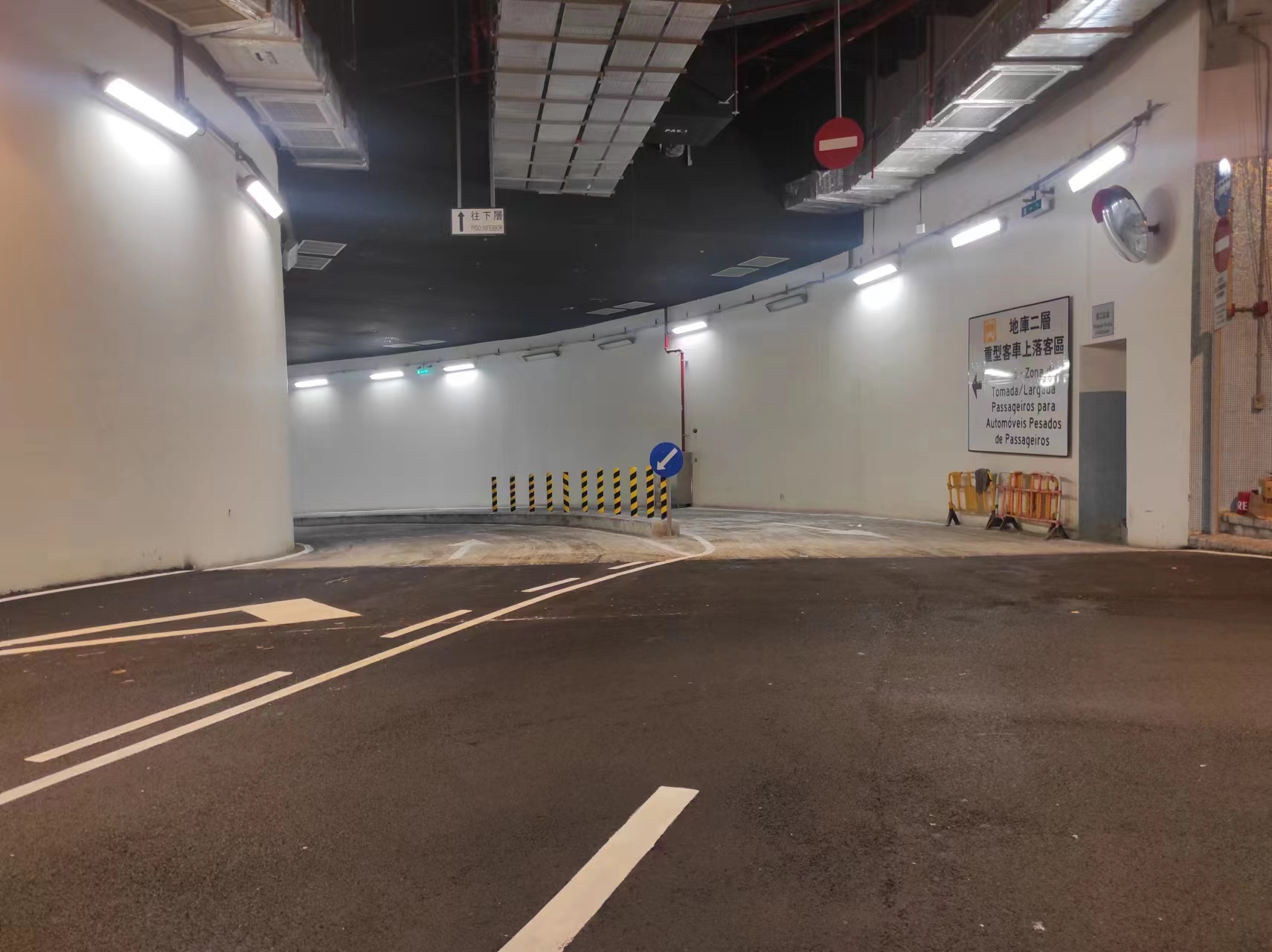 Entrance and exit of the heavy passenger motor vehicle parking lot